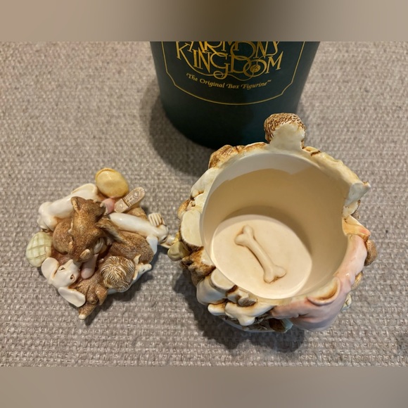 Harmony Kingdom Mad Dogs and Englishmen Figurine Box - Picture 5 of 8